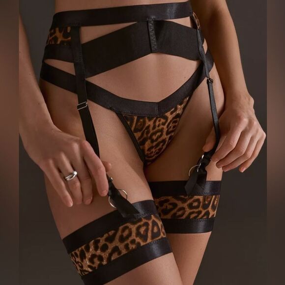 Lingerie with Garter Set High Waist Bra And Panty High Leopard Print Strappy Set - Picture 4 of 14